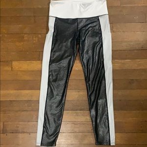 Side-pocketed yoga leggings